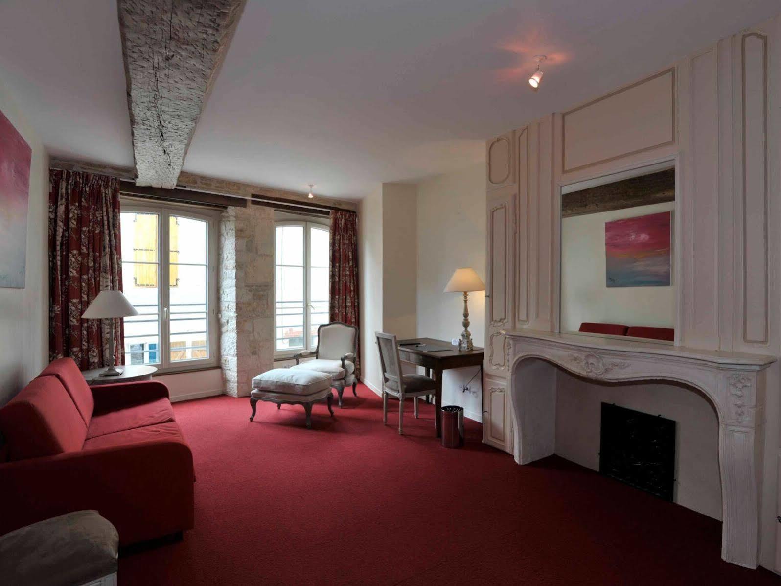 Le Marius Hotel Les Riceys Exterior photo